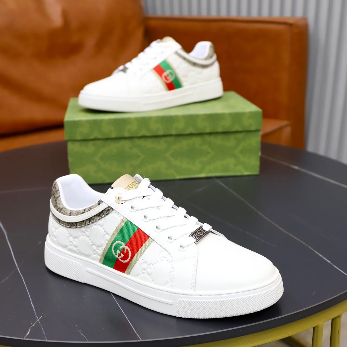 Ex-factory price: 440💰🙅‍♂️🙅‍♂️🙅‍♂️ Brand: GUCCI Standard code: 38-44 (45 customized) Grade: Same as the official website Material: Original material splicing Comfortable and breathable lining Lightweight and wear-resistant sports outsole Style category: Men's fashionable casual shoes Running sneakers Distinguished luxury brand elements Top luxury Color: actual picture color
